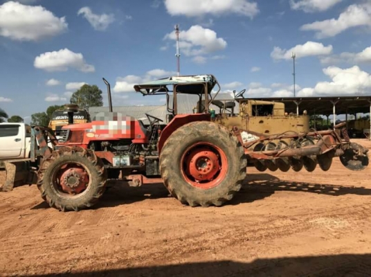 ขาย 315,000 KUBOTA M9000  สภาพพร้อมใช้งาน เครื่องเกียร์แน่น หาง 6 ไม่มีตก กำลังดี สองเพลา รถพร้อมใช้งาน (ไม่มีเล่มทะเบียน ตัวแรก) ปี 50 รถอยุ่ จ.อุบล 090-772-3710 090-772-3708