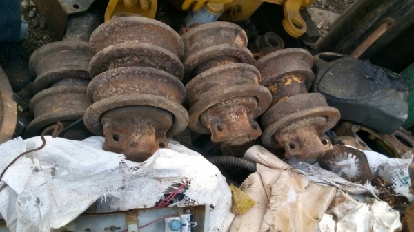 ขายลอนเลอร์ รถแทรกเตอร์ D-50  ของแท้ ตราโคมัสสุ เก่าเก็บ มี 7 ลูกครับ