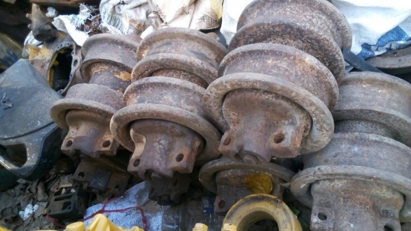 ขายลอนเลอร์ รถแทรกเตอร์ D-50  ของแท้ ตราโคมัสสุ เก่าเก็บ มี 7 ลูกครับ