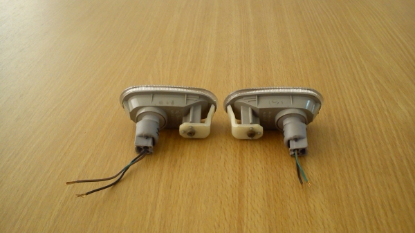 ไฟเลี้ยวแก้มสีขาว MITSUBISHI แท้