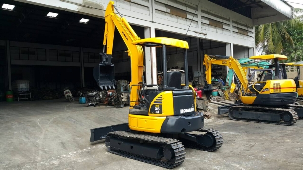 ขาย รถขุด KOMATSU รุ่น PC35MR-2- มือสองญี่ปุ่น แทรกเหล็ก สวยพร้อมใช้งาน แน่นทั้งคัน  มือถือ/LINE ID : 0818753444