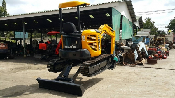 ขาย รถขุด KOMATSU รุ่น PC35MR-2- มือสองญี่ปุ่น แทรกเหล็ก สวยพร้อมใช้งาน แน่นทั้งคัน  มือถือ/LINE ID : 0818753444