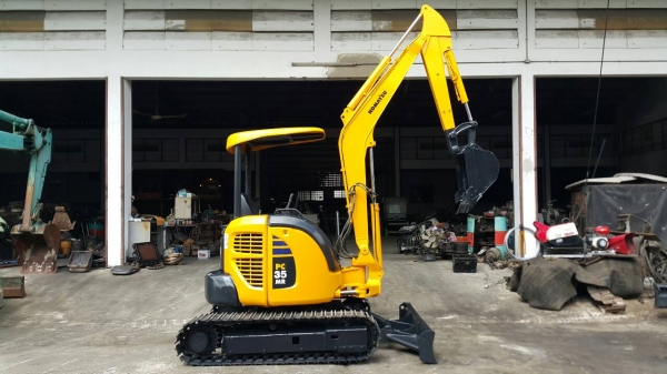 ขาย รถขุด KOMATSU รุ่น PC35MR-2- มือสองญี่ปุ่น แทรกเหล็ก สวยพร้อมใช้งาน แน่นทั้งคัน  มือถือ/LINE ID : 0818753444