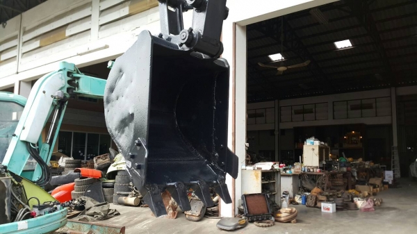 ขาย รถขุด KOMATSU รุ่น PC35MR-2- มือสองญี่ปุ่น แทรกเหล็ก สวยพร้อมใช้งาน แน่นทั้งคัน  มือถือ/LINE ID : 0818753444