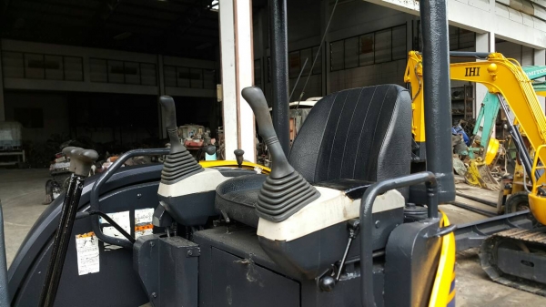 ขาย รถขุด KOMATSU รุ่น PC35MR-2- มือสองญี่ปุ่น แทรกเหล็ก สวยพร้อมใช้งาน แน่นทั้งคัน  มือถือ/LINE ID : 0818753444