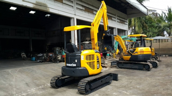 ขาย รถขุด KOMATSU รุ่น PC35MR-2- มือสองญี่ปุ่น แทรกเหล็ก สวยพร้อมใช้งาน แน่นทั้งคัน  มือถือ/LINE ID : 0818753444