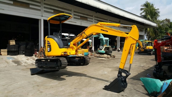 ขาย รถขุด KOMATSU รุ่น PC35MR-2- มือสองญี่ปุ่น แทรกเหล็ก สวยพร้อมใช้งาน แน่นทั้งคัน  มือถือ/LINE ID : 0818753444