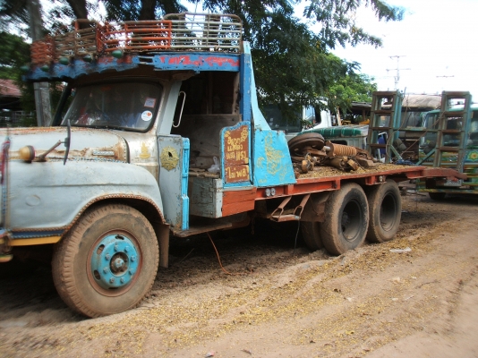 ขายรถบรรทุกสิบล้อหัวยาว อีซูซุ เครื่องยนต์ 168 แรงม้า EH700 พวงมาลัยเพาเวอร์