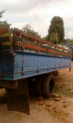 พ่วงลากหกล้อ