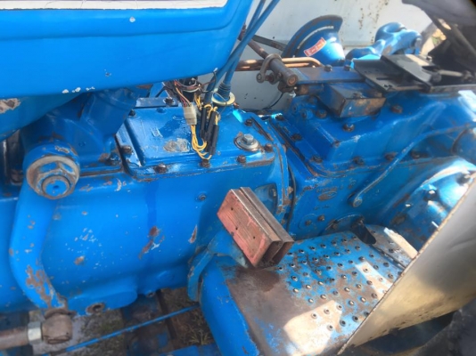 ขายรถไถฟอดร์6610ตัวเต็ม325000ราคาต่อรองได้