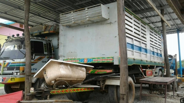 ขาย ISUZU Rocky 210 วางเครื่อง 240 แรง พ่วงแม่ลูกดั๊ม คอกเกษตร