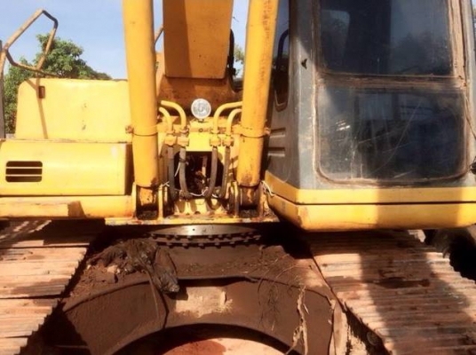 ขาย!! >>> Komatsu Pc200 รุ่น 6 <<< เบอร์ติดต่อ 098-7155789