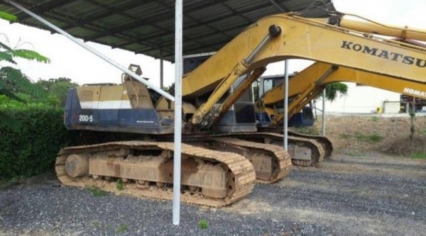 ขาย!! >>> Komatsu Pc200 รุ่น 5 มี 2 คัน <<< เบอร์ติดต่อ 098-7155789