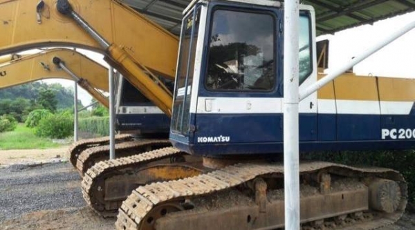 ขาย!! >>> Komatsu Pc200 รุ่น 5 มี 2 คัน <<< เบอร์ติดต่อ 098-7155789