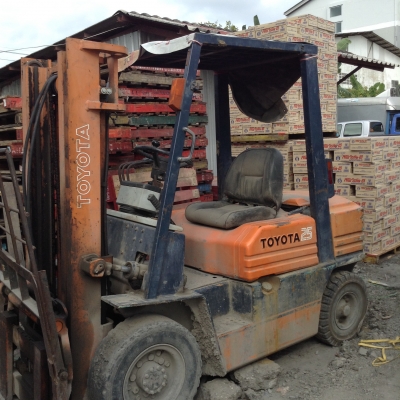+++ ขายเวท (ท้ายรถ)  TOYOTA  รุ่น  5  ขนาด  2.5  ตัน  ราคา  25,000.-  บาทครับ