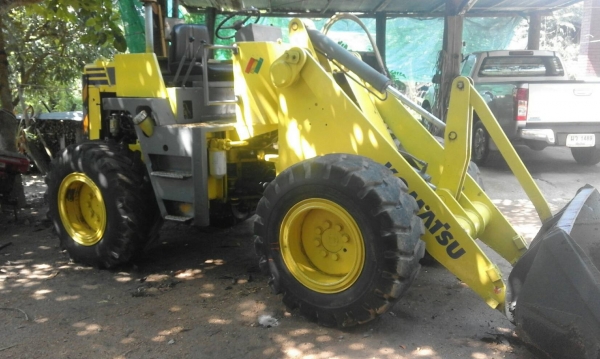 ขาย KOMATSU 507 สภาพสวย พร้อมใช้งานคับ ขาย KOMATSU 507 สภาพสวย พร้อมใช้งานคับ
