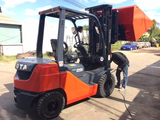 ขายรถโฟลคลิฟท์ TOYOTA 8FD25 ,1322ชั่วโมง, เครื่องยนต์ดีเซล 1DZ III ,งาปรับคว่ำหงาย, เสายกสูง 5.5 เมตร , ปุ้งกี๋นอกปากกว้าง 1.5 เมตร หนา 6 มิล, นำเข้าแท้จากญี่ปุ่น 100\% ( รถไม่เคยใช้งานในเมืองไทย นำเข้าจากญี่ปุ่น ) ขายรถโฟลคลิฟท์ TOYOTA 8FD25 ,1322ชั่วโมง, เครื่องยนต์ดีเซล 1DZ III ,งาปรับคว่ำหงาย, เสายกสูง 5.5 เมตร , ปุ้งกี๋นอกปากกว้าง 1.5 เมตร หนา 6 มิล, นำเข้าแท้จากญี่ปุ่น 100\% ( รถไม่เคยใช้งานในเมืองไทย นำเข้าจากญี่ปุ่น )