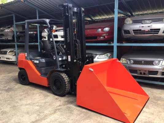 ขายรถโฟลคลิฟท์ TOYOTA 8FD25 ,1322ชั่วโมง, เครื่องยนต์ดีเซล 1DZ III ,งาปรับคว่ำหงาย, เสายกสูง 5.5 เมตร , ปุ้งกี๋นอกปากกว้าง 1.5 เมตร หนา 6 มิล, นำเข้าแท้จากญี่ปุ่น 100\% ( รถไม่เคยใช้งานในเมืองไทย นำเข้าจากญี่ปุ่น ) ขายรถโฟลคลิฟท์ TOYOTA 8FD25 ,1322ชั่วโมง, เครื่องยนต์ดีเซล 1DZ III ,งาปรับคว่ำหงาย, เสายกสูง 5.5 เมตร , ปุ้งกี๋นอกปากกว้าง 1.5 เมตร หนา 6 มิล, นำเข้าแท้จากญี่ปุ่น 100\% ( รถไม่เคยใช้งานในเมืองไทย นำเข้าจากญี่ปุ่น )