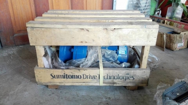 ** SOLD ** มอเตอร์เกียร์แบบหน้าแปลน Sumitomo 1 HP ทด 1:87 (17rpm) 380V ของใหม่นอนลัง!