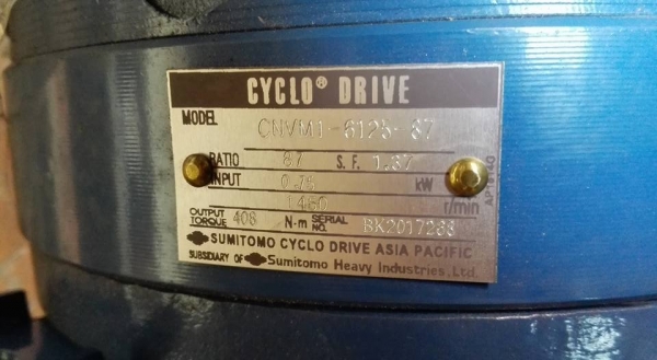** SOLD ** มอเตอร์เกียร์แบบหน้าแปลน Sumitomo 1 HP ทด 1:87 (17rpm) 380V ของใหม่นอนลัง!