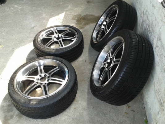 ขอบ17นิ้ว4รู100/114 พร้อมยาง ชุดนี้ ราคา 5900 บาท