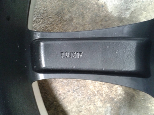 ขอบ17นิ้ว4รู100/114 พร้อมยาง ชุดนี้ ราคา 5900 บาท