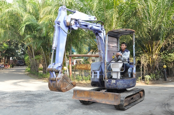 ลดกระหน่ำ!!HITACHI EX30UR-2(pc30)(คอนโทลน้ำมัน)(ปั้มนิ้ว)(บูมสไลด์)สวยเดิมจากญี่ปุ่น100\% ทำงานสมบูรณ์ทุกระบบ รับรองไม่ผิดหวัง 265,000 เท่านั้น!!