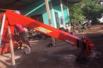 ขาย 175,000 UNIC 4.5 ตัน  4.5 ตัน 4 ปอก 3 ชัก สภาพพร้อมใช้ รถอยุ่ จ.นครพนม  090-772-3710 090-772-3708