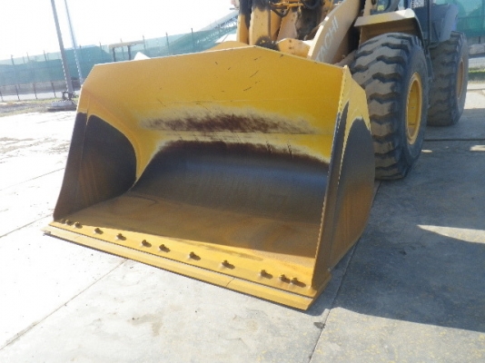 ขาย : รถตัก ยี่ห้อ : Hitachi รุ่น : ZW180