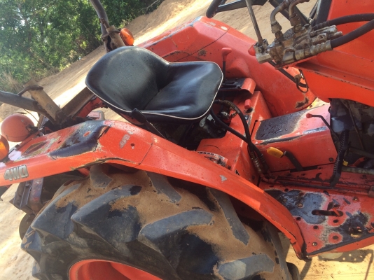 139000บาทครับ L3408 เดิมๆพร้อมใช้ แถมอุปกรณ์ดันดินหน้า ผานหลัง เครื่องดีครับ เกียร์ดี ไฮดรอลิกส์ดีครับ ขายถูกๆกันเลย