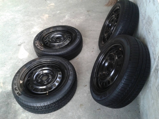 ล้อกะทะขอบ15นิ้ว4รู100 พร้อมยาง ชุุดนี้ ราคา 1900 บาท