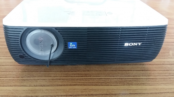 ขาย เครื่องฉายโปรเจคเตอร์ มือสอง Sony รุ่น XGA VPL-EX4 สภาพสวยมากใช้ได้เลยค่ะ ขาย เครื่องฉายโปรเจคเตอร์ มือสอง Sony รุ่น XGA VPL-EX4 สภาพสวยมากใช้ได้เลยค่ะ