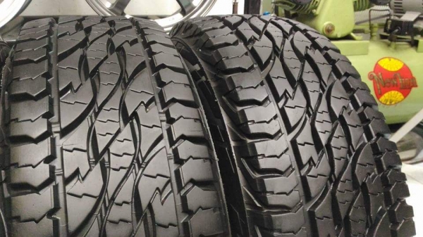 ยาง Bridgestone Dueler AT  225 70 15 ผลิตปี 2014 ลงพื้นปี 2016 ดอกหนา เนื้อนิ่ม ไม่มีปะ ทั้งชุด 6,800.- ใส่ถ่วงฟรี เปลี่ยนจุ๊บใหม่ฟรี