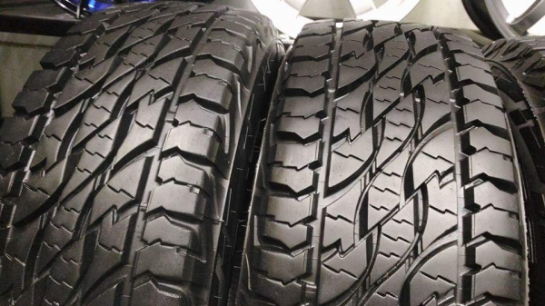 ยาง Bridgestone Dueler AT  225 70 15 ผลิตปี 2014 ลงพื้นปี 2016 ดอกหนา เนื้อนิ่ม ไม่มีปะ ทั้งชุด 6,800.- ใส่ถ่วงฟรี เปลี่ยนจุ๊บใหม่ฟรี