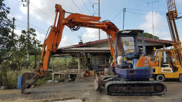 ขายด่วนรถแบคโฮHITACHIฮีตาชิEX55URเทียบเท่าPC60อาร์มสไลย์เบนซ้ายขวาคอลโทลสั้นปั้มนี้วปั้มแรงประหยัดชั่วโม่งทำงานน้อยแค่8,234รถนอกเพิ่งนำเข้ามาใหม่ยังไม่เคยใช้งานในเมืองไทยเลย