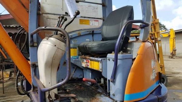 ขายด่วนรถแบคโฮHITACHIฮีตาชิEX55URเทียบเท่าPC60อาร์มสไลย์เบนซ้ายขวาคอลโทลสั้นปั้มนี้วปั้มแรงประหยัดชั่วโม่งทำงานน้อยแค่8,234รถนอกเพิ่งนำเข้ามาใหม่ยังไม่เคยใช้งานในเมืองไทยเลย