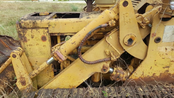 ขายแทรคเตอร์ CAT 951B สภาพพร้อมใช้งาน เครื่องดี ราคาคุยกันได้ครับ