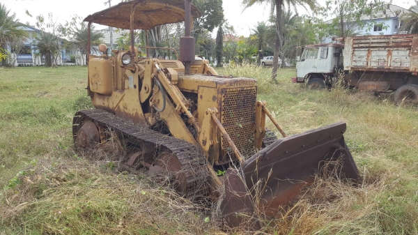 ขายแทรคเตอร์ CAT 951B สภาพพร้อมใช้งาน เครื่องดี ราคาคุยกันได้ครับ