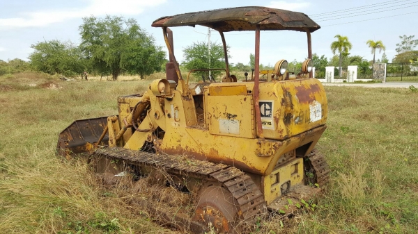 ขายแทรคเตอร์ CAT 951B สภาพพร้อมใช้งาน เครื่องดี ราคาคุยกันได้ครับ