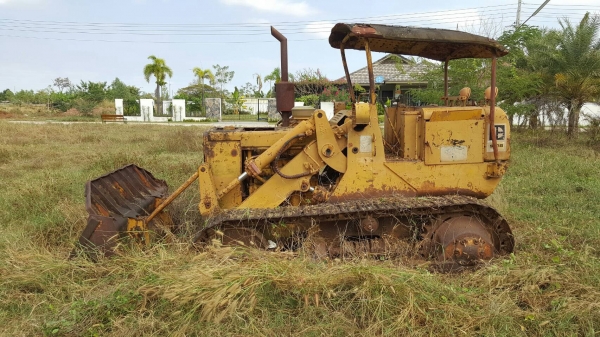 ขายแทรคเตอร์ CAT 951B สภาพพร้อมใช้งาน เครื่องดี ราคาคุยกันได้ครับ