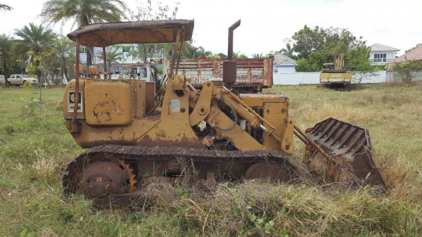 ขายแทรคเตอร์ CAT 951B สภาพพร้อมใช้งาน เครื่องดี ราคาคุยกันได้ครับ
