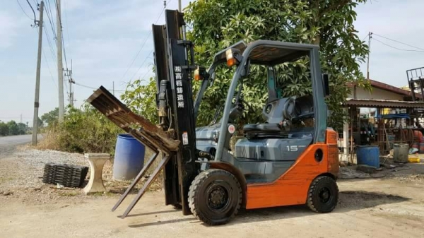 ขายด่วนรถยก TOYOTA 8FG15ยก1.5ตันเสาสูง3เมตรยางตันใหม่4เส้นงากะดกได้เกียรออโต้รถนอกนำเข้ายังไม่เคยใช้งานในเมืองไทยเลย