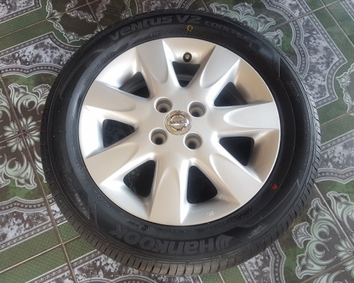 ขายล้อNISSAN March 15 พร้อมยางใหม่ปี16   4 ล้อ