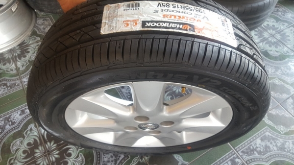 ขายล้อNISSAN March 15 พร้อมยางใหม่ปี16   4 ล้อ