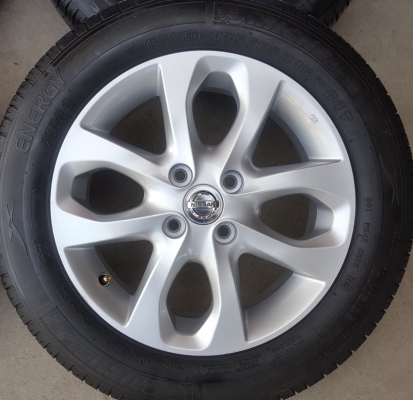 ขายล้อNissan March15"Top ยางปี15 4 ล้อ