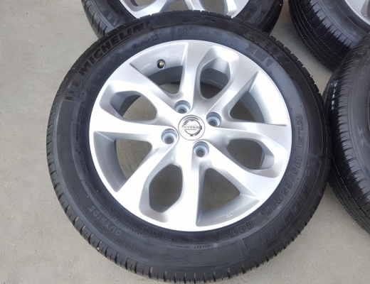 ขายล้อNissan March15"Top ยางปี15 4 ล้อ