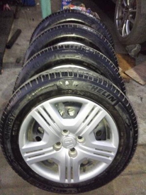 ล้อกระทะพร้อมฝาครอบ พร้อมยางสวยปี 13 พร้อมใช้