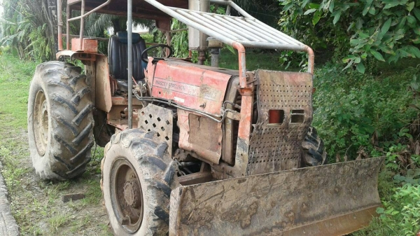 ขายรถไถ แมชซี่ 390 ใบมีดดันหน้าอย่างเดียว ราคา 280000