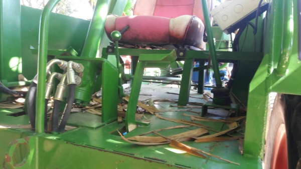 รถคีบอ้อย