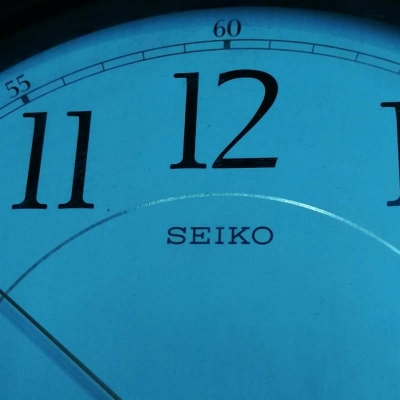 500บ.ส่งฟรี 083-2000058 IDline : line832923 นาฬิกา SEIKO หน้าปัดพื้นขาวตัวเลขสัดำ เป็นขอบไม้โต 33 CM. 500บ.ส่งฟรี 083-2000058 IDline : line832923 นาฬิกา SEIKO หน้าปัดพื้นขาวตัวเลขสัดำ เป็นขอบไม้โต 33 CM.